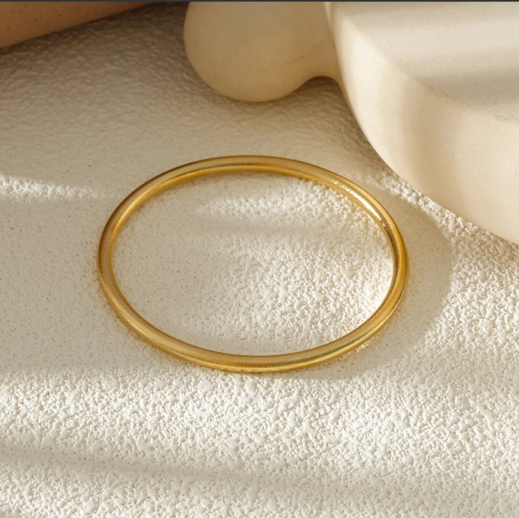 Bracelet Jonc fin doré finition brossée