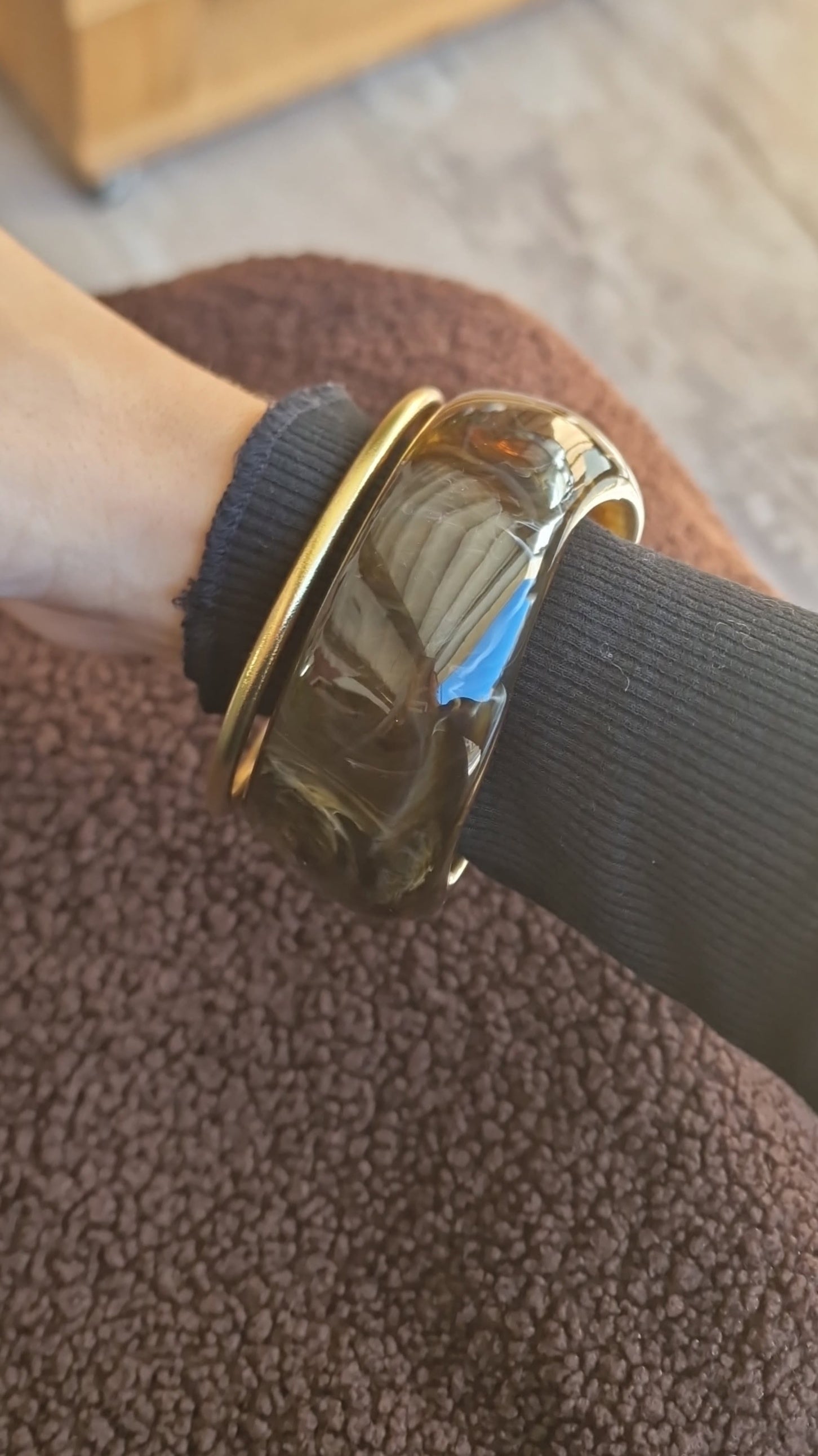 Bracelet Jonc fin doré finition brossée