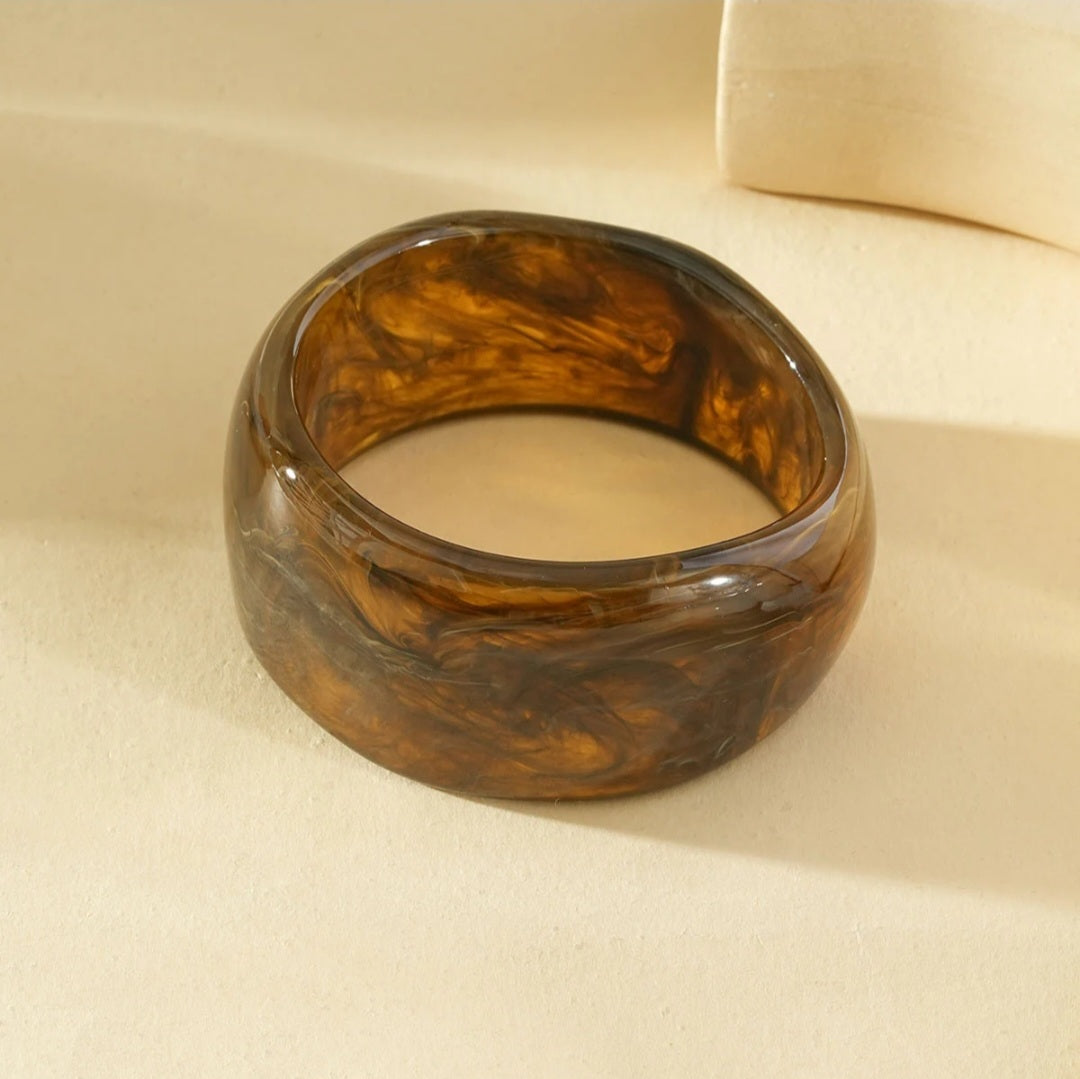 Bracelet jonc épais forme arrondi résine marron translucide effet marbré